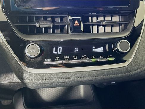Used 2025 Toyota Corolla SE FWD image 16