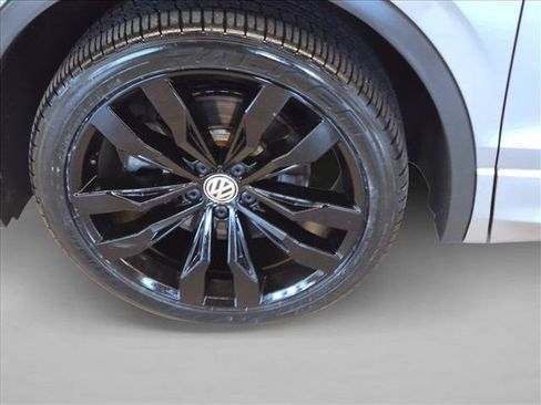 Used 2021 Volkswagen Tiguan SE R-Line FWD image 27