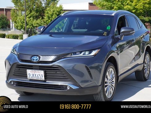 Used 2023 Toyota Venza XLE AWD/4WD image 1