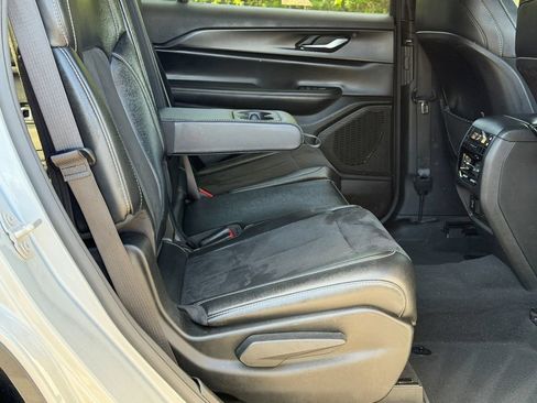 Used 2024 Jeep Grand Cherokee L Laredo AWD/4WD image 11