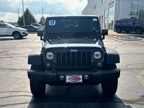 Used 2017 Jeep Wrangler Unlimited Rubicon w/ Connectivity Group AWD/4WD image 5