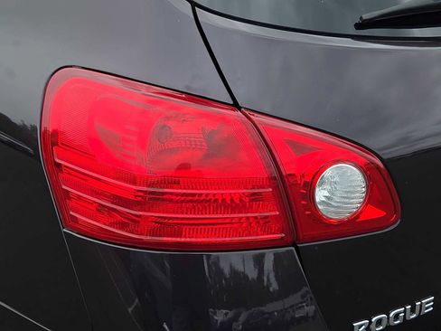 Used 2013 Nissan Rogue SV AWD/4WD image 10