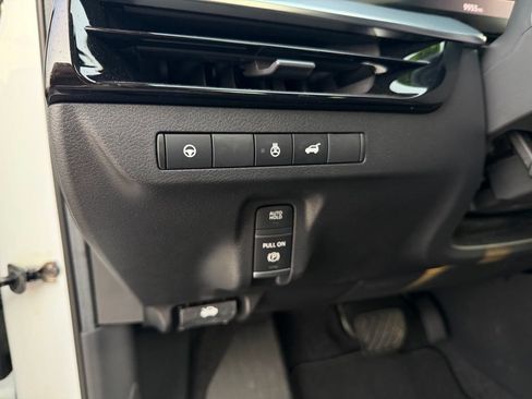 Used 2025 Nissan Murano SL AWD/4WD image 15