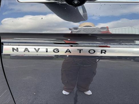 Used 2025 Lincoln Navigator Reserve AWD/4WD image 26