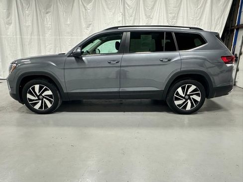 Used 2025 Volkswagen Atlas SE image 4