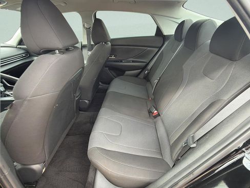 Used 2023 Hyundai Elantra SE FWD image 12