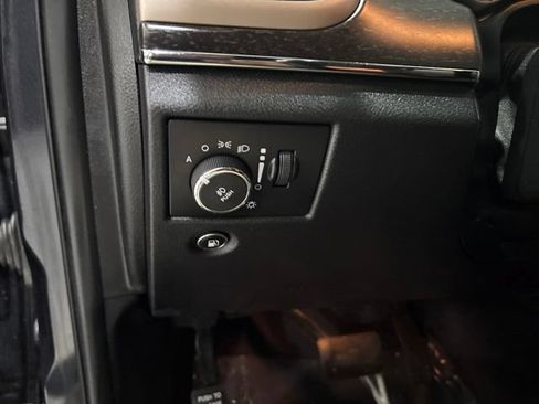 Used 2016 Jeep Grand Cherokee Limited w/ Luxury Group II AWD/4WD image 18