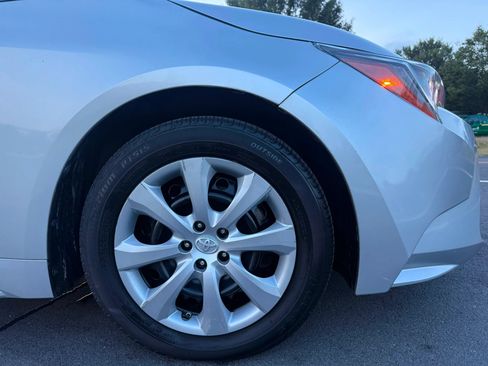 Used 2020 Toyota Corolla LE FWD image 38