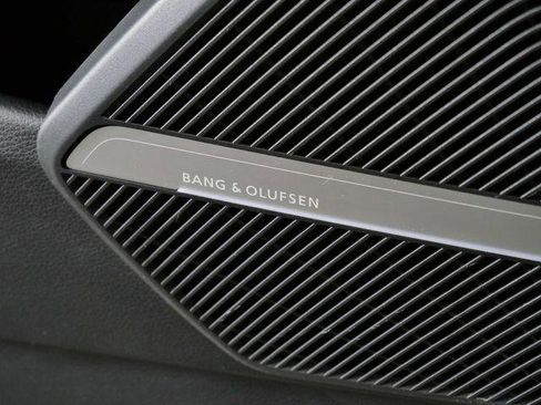 Used 2024 Audi Q5 e Premium Plus w/ Premium Plus Package image 28