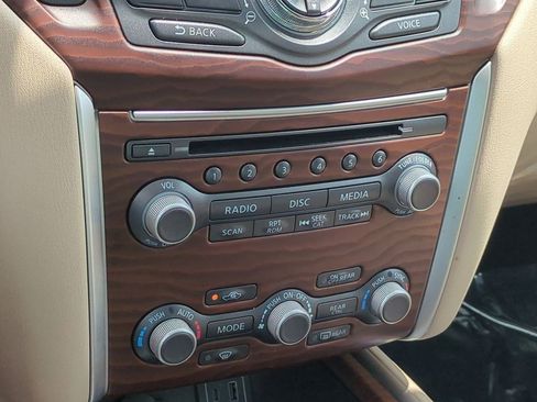 Used 2020 Nissan Pathfinder Platinum FWD image 27
