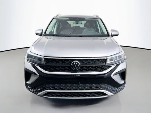 Used 2023 Volkswagen Taos SE image 2