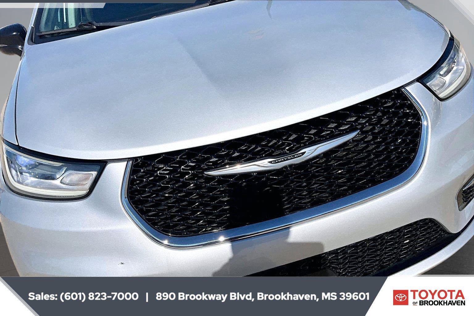 Used 2024 Chrysler Pacifica Touring-L FWD image 22