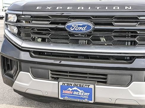 Certified 2025 Ford Expedition Platinum w/ Driver's Package AWD/4WD image 5