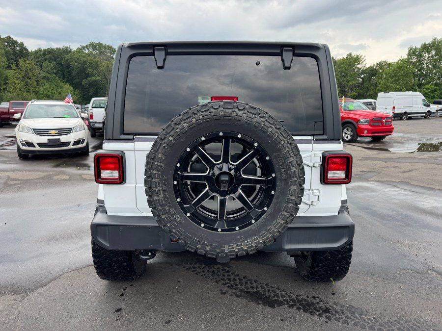 Used 2018 Jeep Wrangler Unlimited Sahara AWD/4WD image 4