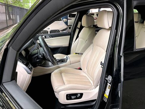 Used 2022 BMW X5 xDrive40i w/ M Sport Package AWD/4WD image 7