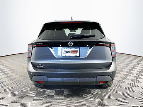 Certified 2025 Nissan Kicks SV FWD image 10