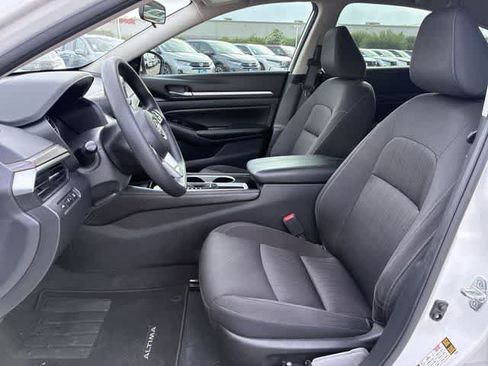 Used 2023 Nissan Altima 2.5 SV FWD image 17