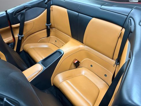 Used 2019 Ferrari Portofino RWD image 18
