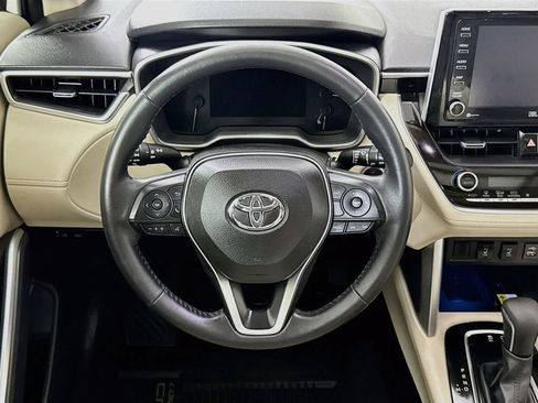 Certified 2022 Toyota Corolla Cross XLE w/ Convenience Package AWD/4WD image 4