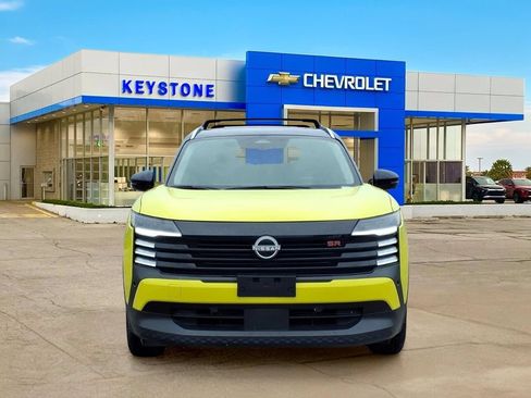 Used 2025 Nissan Kicks SR FWD image 2