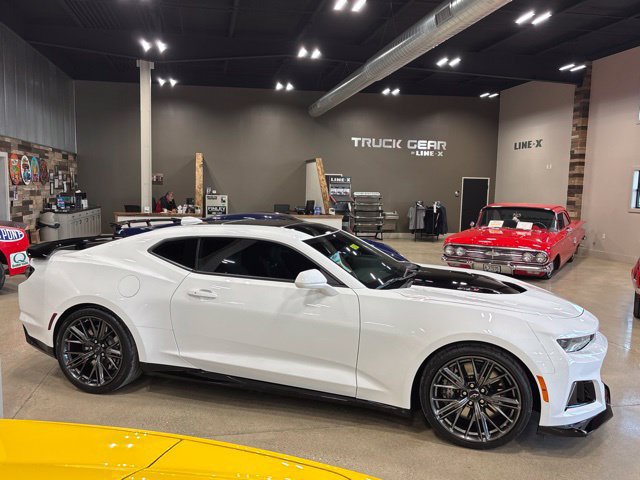Used 2021 Chevrolet Camaro ZL1 RWD image 8
