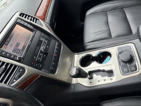 Used 2011 Jeep Grand Cherokee Limited image 13