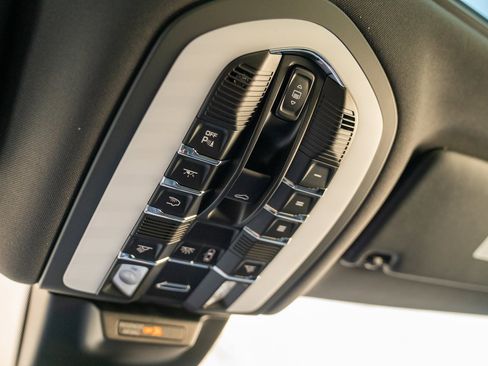 Certified 2026 Porsche Macan AWD/4WD image 22