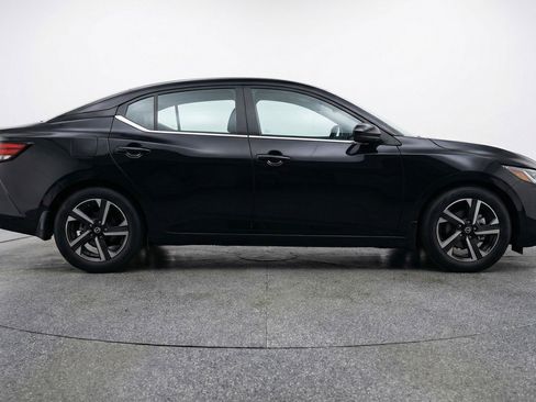 Used 2025 Nissan Sentra SV FWD image 11