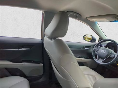 Used 2018 Toyota Camry SE image 18