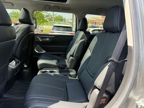 Used 2025 INFINITI QX80 Sensory image 5