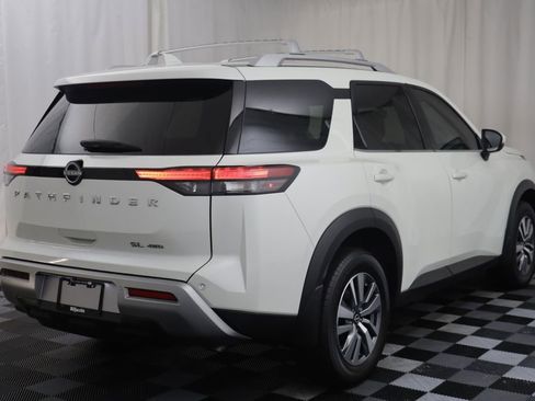 Used 2023 Nissan Pathfinder SL AWD/4WD image 18