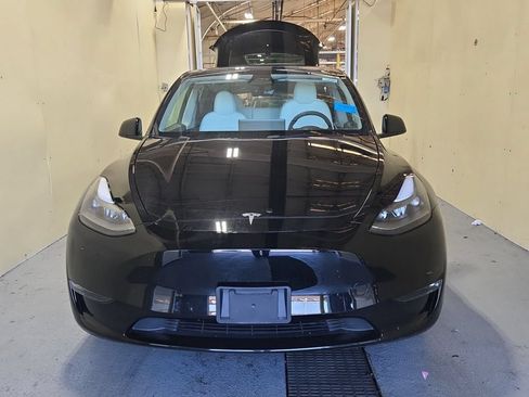 Used 2023 Tesla Model Y Long Range AWD/4WD image 2