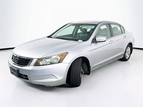Used 2010 Honda Accord LX-P image 2