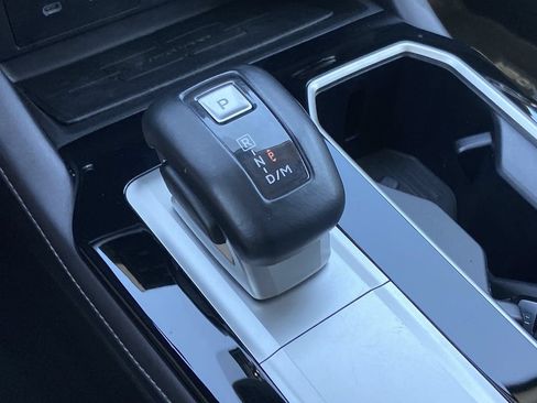 Used 2025 Mitsubishi Outlander SE FWD image 12