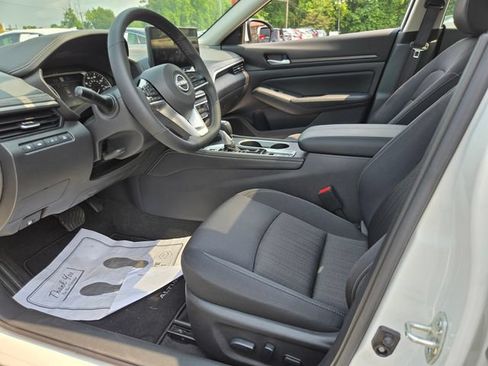 Used 2025 Nissan Altima 2.5 SV w/ SV Premium Package FWD image 10