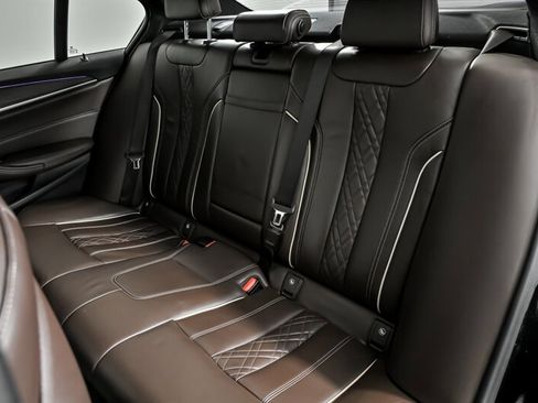 Used 2017 BMW 530i xDrive image 21