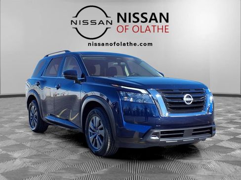 Used 2024 Nissan Pathfinder SV FWD image 32