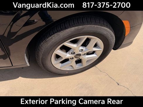 Certified 2025 Kia Soul LX image 11