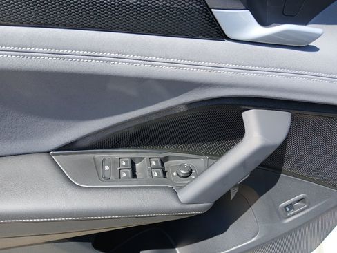 New 2026 Volkswagen Tiguan SE R-Line FWD image 10