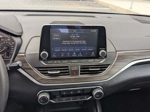 Used 2025 Nissan Altima 2.5 SV AWD/4WD image 15