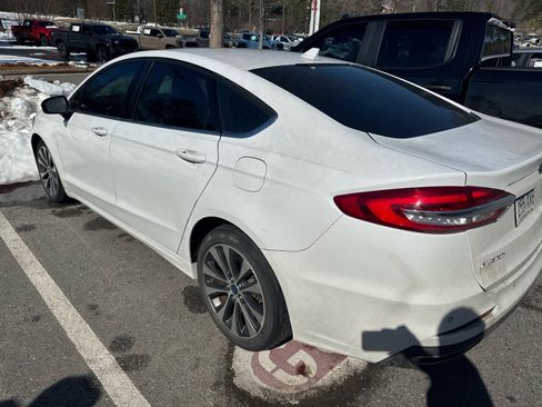 Used 2020 Ford Fusion SE image 2