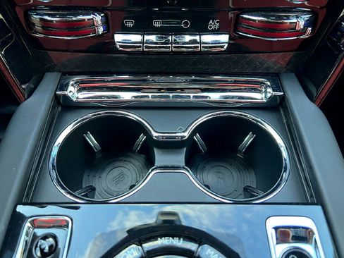 Used 2022 Rolls-Royce Cullinan Black Badge image 91