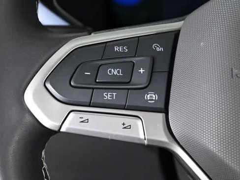 Used 2022 Volkswagen Taos SE FWD image 18