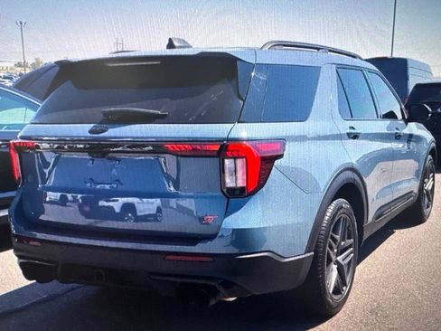 Used 2025 Ford Explorer ST AWD/4WD image 3