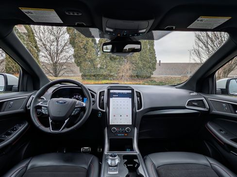 Used 2024 Ford Edge ST-Line image 13