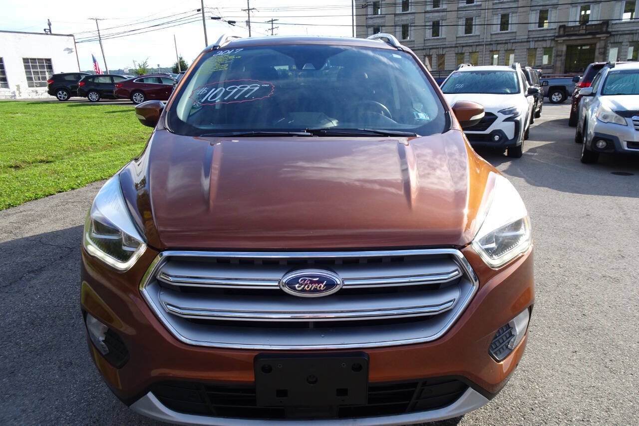Used 2017 Ford Escape Titanium w/ Equipment Group 301A AWD/4WD image 3