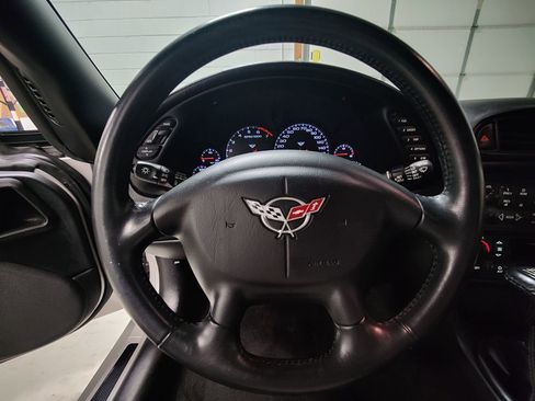 Used 2004 Chevrolet Corvette Coupe w/ Preferred Equipment Group RWD image 32