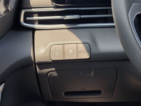 Certified 2024 Hyundai Elantra SEL FWD image 13