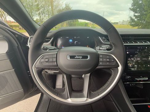 New 2025 Jeep Grand Cherokee Laredo X image 20