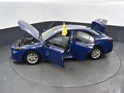 Used 2025 Toyota Camry LE image 56